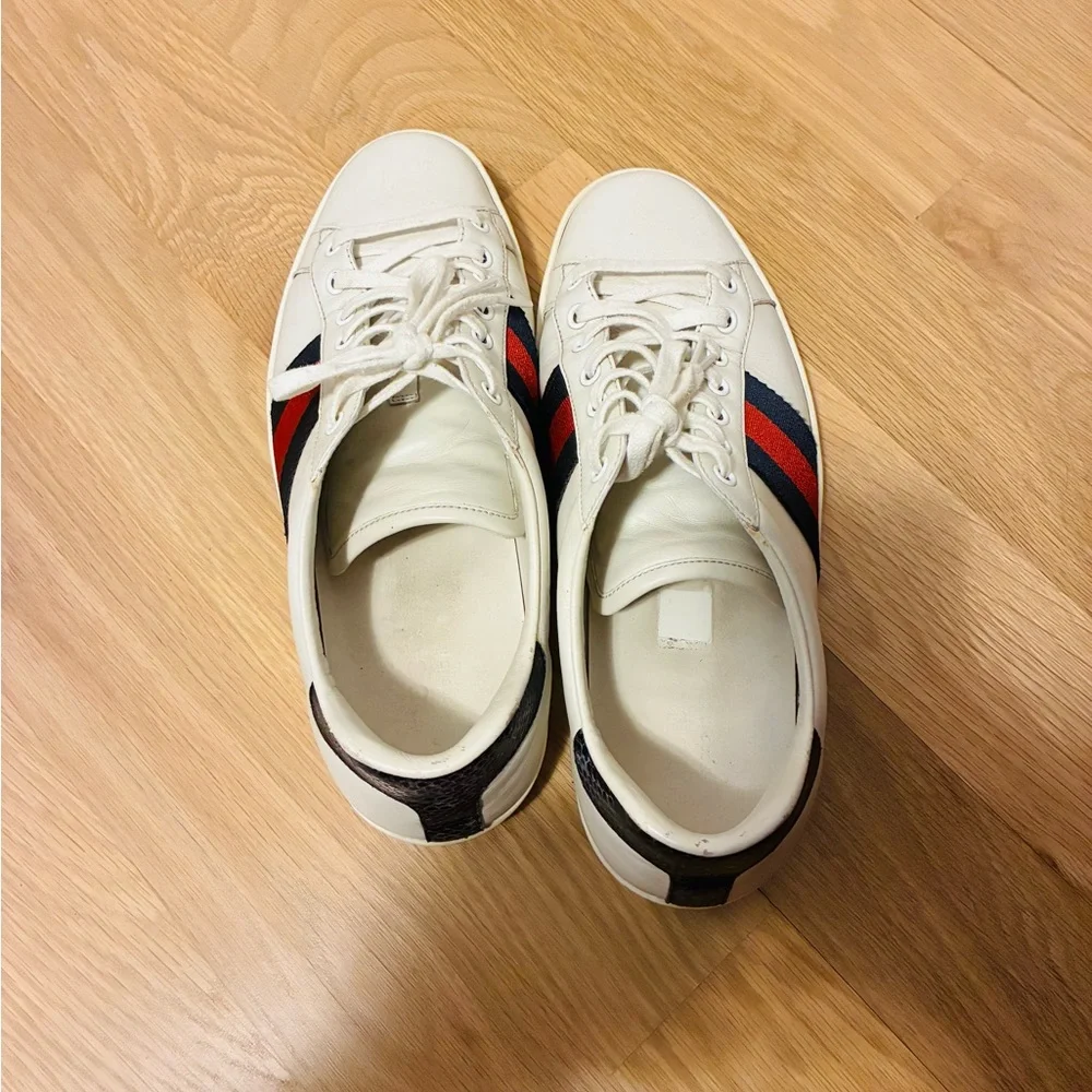 Gucci Men's White Sneakers with Black and Red Stripes - Picture 5 of 7